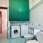 Guesthost - Bright With Balcony Apartment *