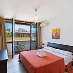 Guesthost - Bright With Balcony *