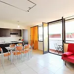 Guesthost - Bright With Balcony Apartment Giardini Naxos