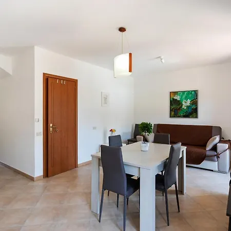 Guesthost - Bright With Balcony Giardini Naxos