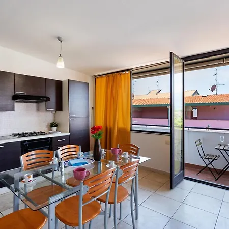 Apartman Guesthost - Bright With Balcony