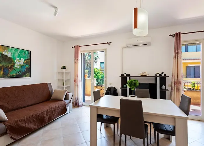 Guesthost - Bright With Balcony