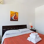 Guesthost - Bright With Balcony * Giardini Naxos