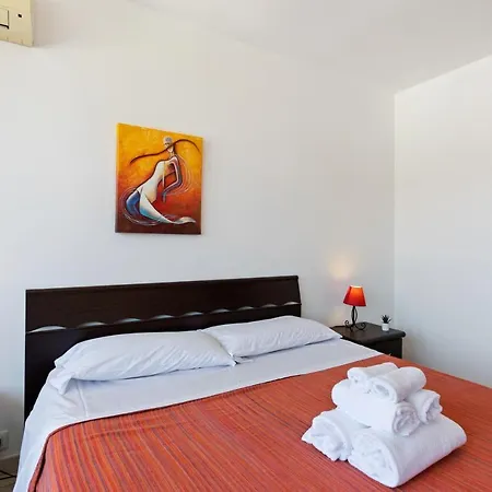 Guesthost - Bright With Balcony * Giardini Naxos